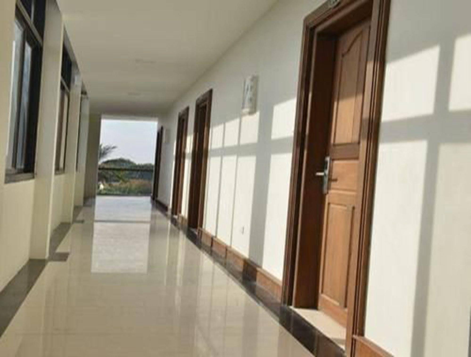 Hotel Myitkyinā Exteriér fotografie